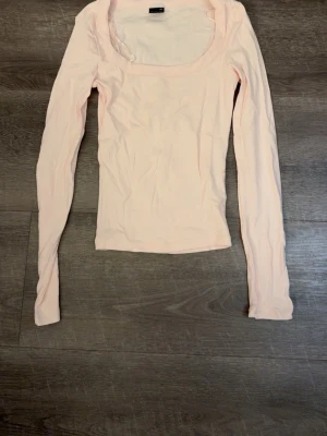 Rosa tröja Gina Tricot  - Rosa tröja från Gina Tricot i storlek XS, aldrig använd bara provad så är i nyskick 