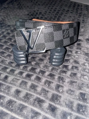 Svart Loui bälte - Helt ny, behöver snabbt pengar 