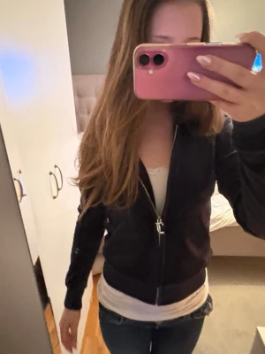 Mörkblå juicy hoodie - Jättefin hoodie i väldigt bra skick!