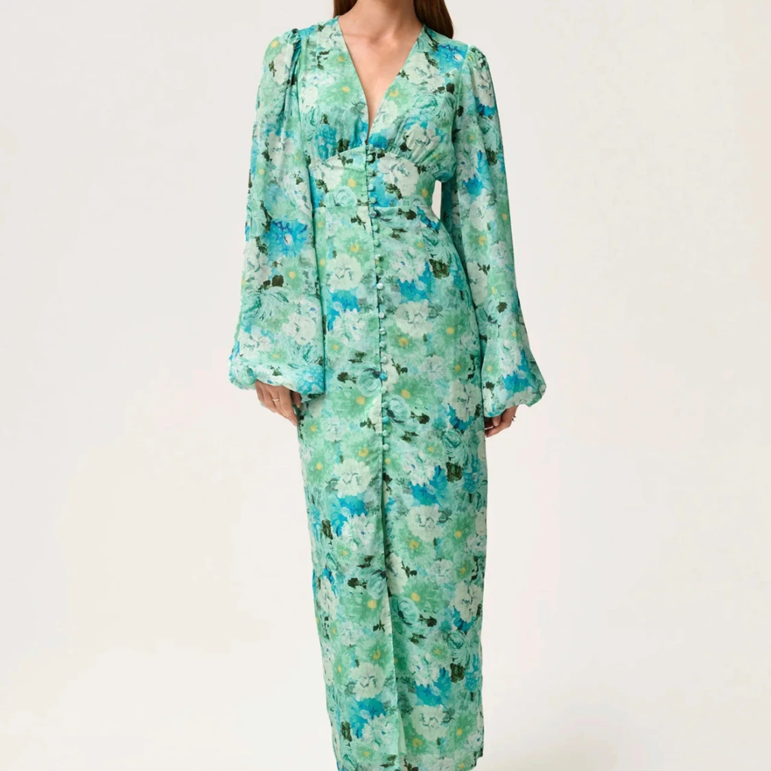 Grön blommig långklänning