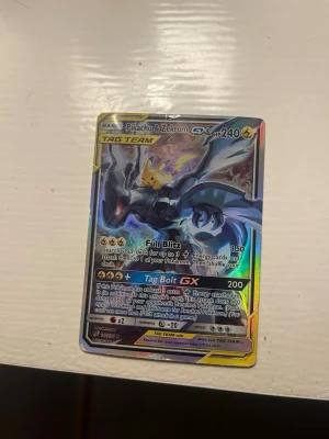 Pokémonkort Pikachu & Zekrom GX - Säljer ett Pokémonkort med Pikachu & Zekrom GX TAG TEAM. Nmr 162/181