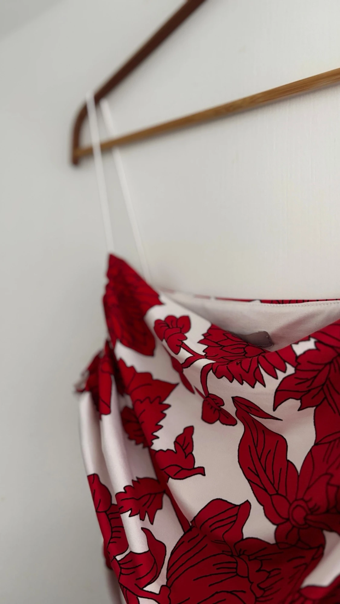 Vit och röd blommig body - 1