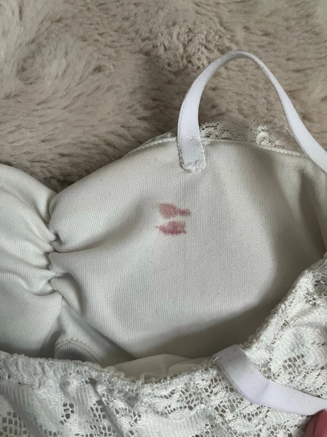 Vit spetspeplumtopp med smala band - 3