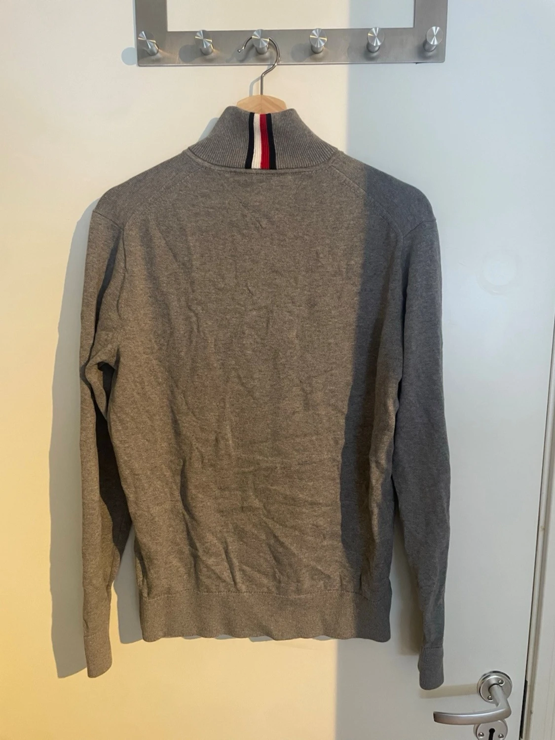 Grå ziptröja från Tommy Hilfiger - 2