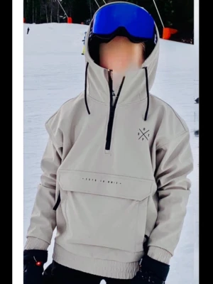 Beige skidjacka dope  - En beige skidjacka, använd två säsonger, väldigt bra skick! Nypris 1500. Xs/S. Pris kan diskuteras🤎