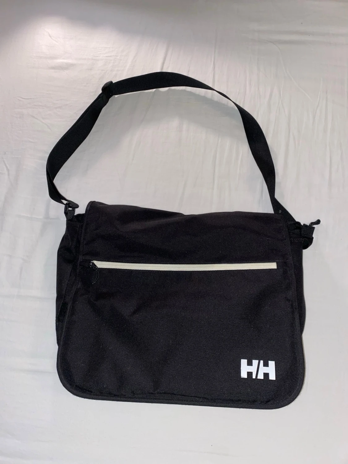 Svart axelväska från Helly Hansen