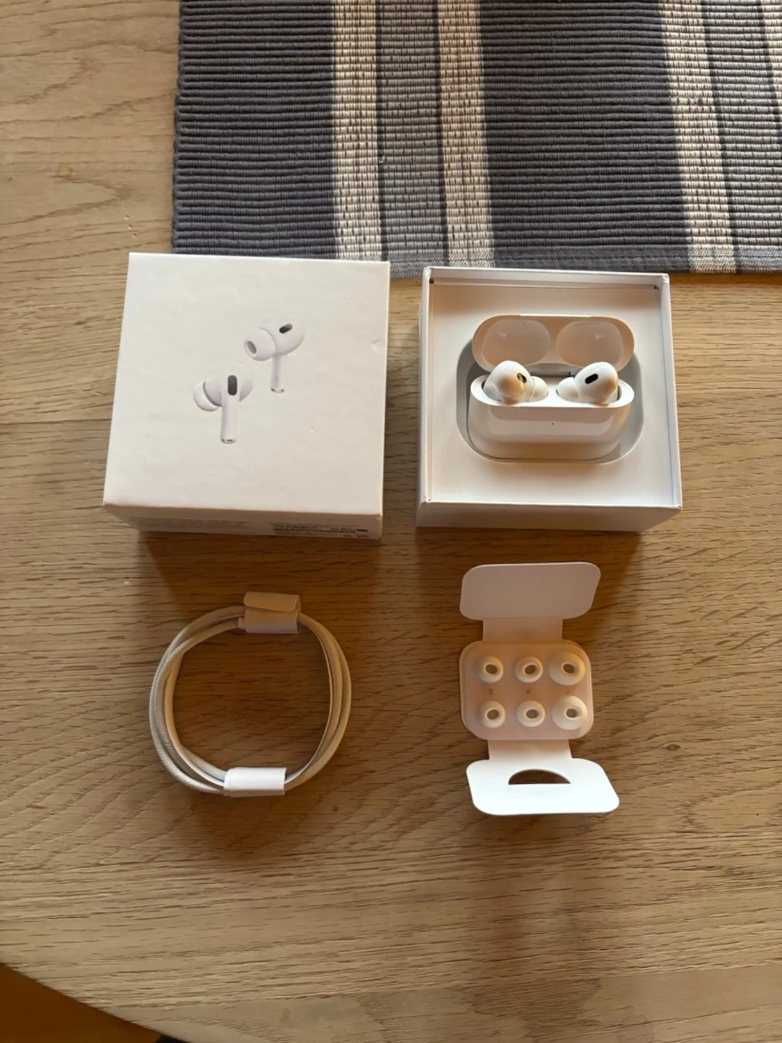 Apple AirPods Pro2 trådlösa hörlurar