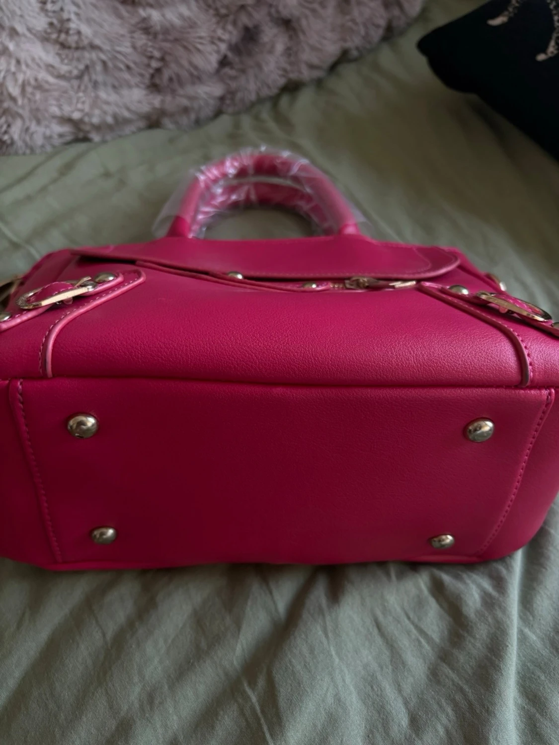 Rosa handväska med gulddetaljer - 6