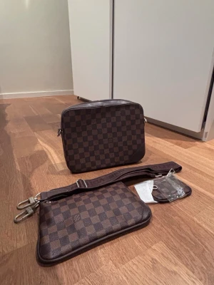 Brun Axelväska - Snygg axelväska i klassiskt brunt. Perfekt för dig som vill ha en stilren/lyxig och trendig accessoar. 