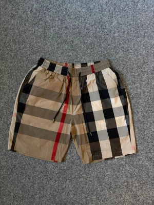 Bberry beige shorts L - Size L, true to size. Brand new and never worn, very comfortable and great quality.