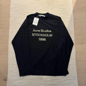 Acne Studios longsleeve - Acne Studios longsleeve in colour navy blue. Never worn! Fits size M. Ask for more pictures or anything. SHIPPING IN 24H📦