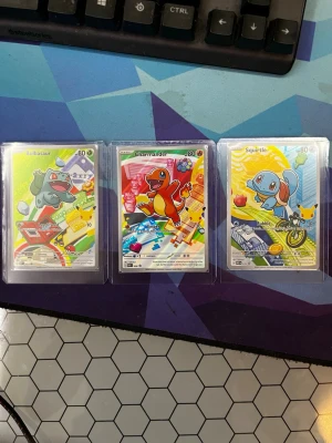 Bulbasaur Charmander Squirtle - Bulbasaur Charmander Squirtle illustration rare. First partner collektion pack. Alla 3 kort för priset