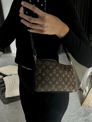 Louise Vuitton väska  - Super fin väska 