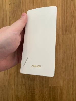 Asus RP-AX56 WiFi 6 Extender - Säljer en kraftfull WiFi repeater/extender från Asus använd ett par månader. Stödjer bland annat WiFi 6 och parkoppling med Mesh system av senaste generationen. Extrema hastigheter upp till 1800 mbit/s. Lämplig för gaming och stora ytor. Fungerar utmärkt. Kvitto kan delas på mejl.  Nypris: < 1300 SEK Mitt pris: 689 SEK  Skickas alltid snabbt och spårbart. Skriv vid frågor och se gärna mina andra annonser!   EXTRA: För betalande kunder erbjuder jag personlig experthjälp för dig att göra nya fynd 