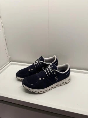 On Cloud 6 sneakers - Ernstberger dojjorna;) Otroligt sköna on cloud 6. Använda 1 gång bara. Storlek 46.