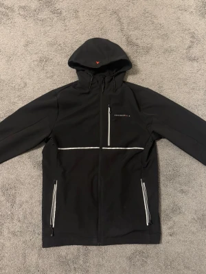 Technicals Jacka - Technicals vindjacka i riktigt bra skick 9/10. Storlek S