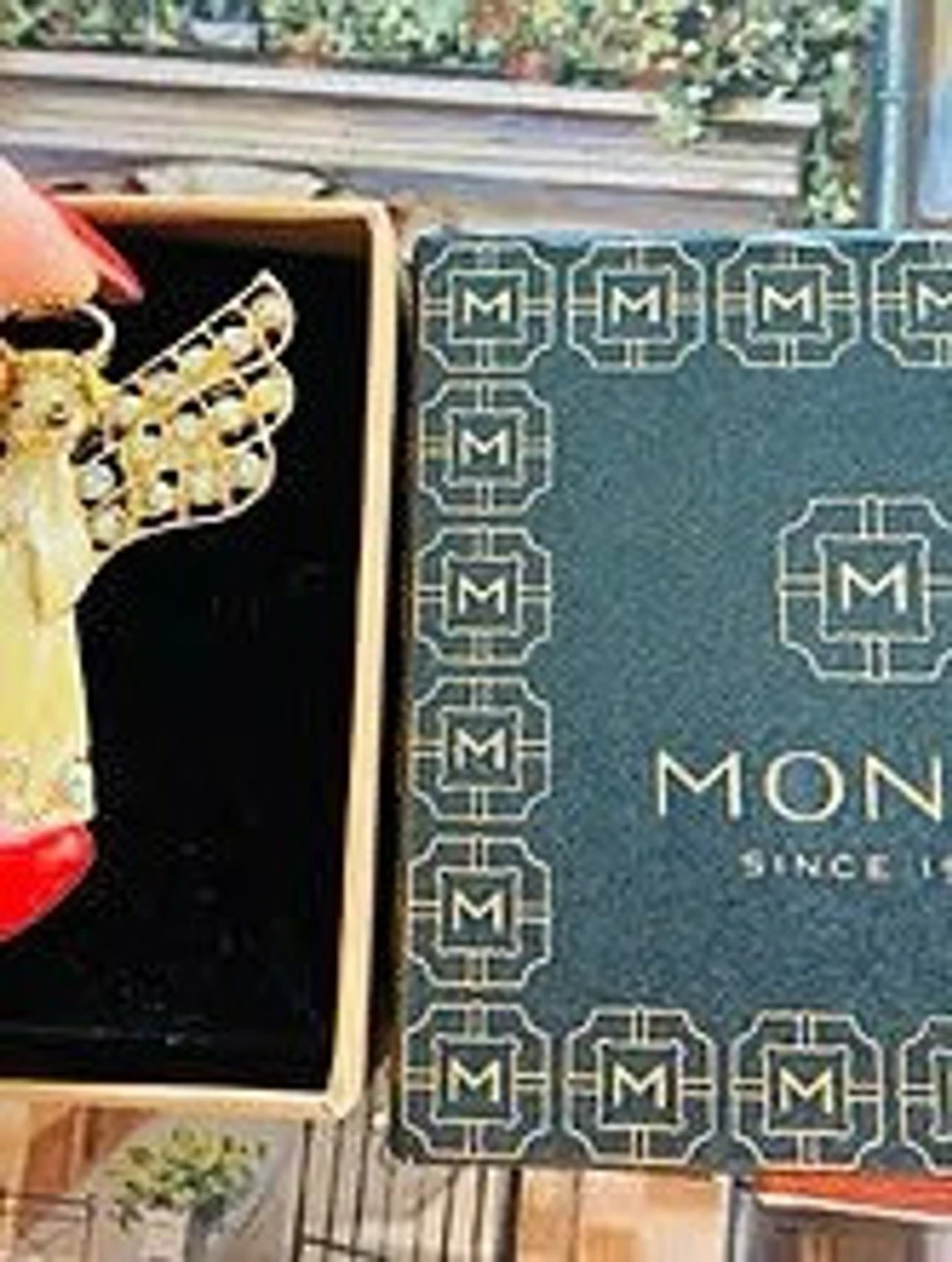 Monet Vintage änglabrosch i guld och pärlemor 5cm stor - 3