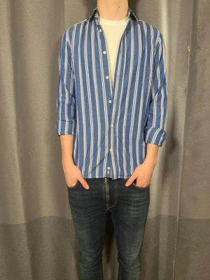 Morris skjorta - Tja!| Säljer denna snygga skjorta från Morris!| Mycket gott skick och inga defekter!| Kontakta mig vid minsta fråga!| Pris kan alltid diskuteras! //Nils