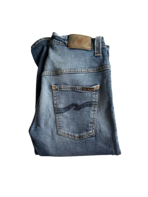 Nudie jeans  - Nudie jeans i modellen: Taped Ted ⭐️               Storlek: W29 L34  