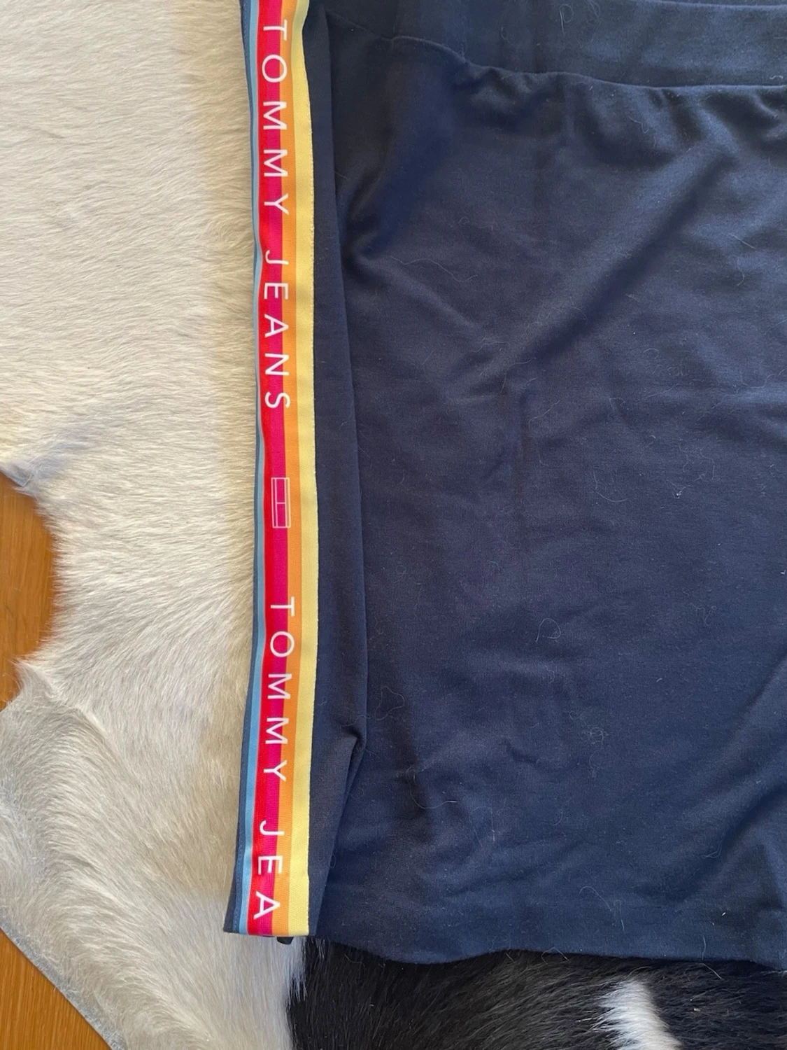 Mörkblå kjol från Tommy Jeans i storlek M - 3