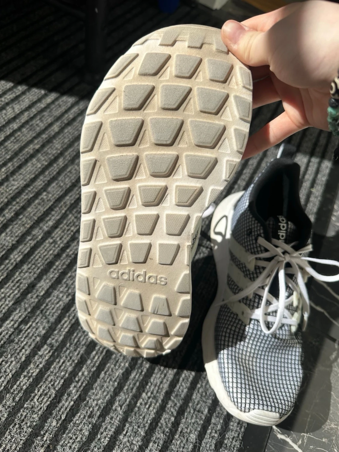 Adidas svartvita sneakers med mesh - 2