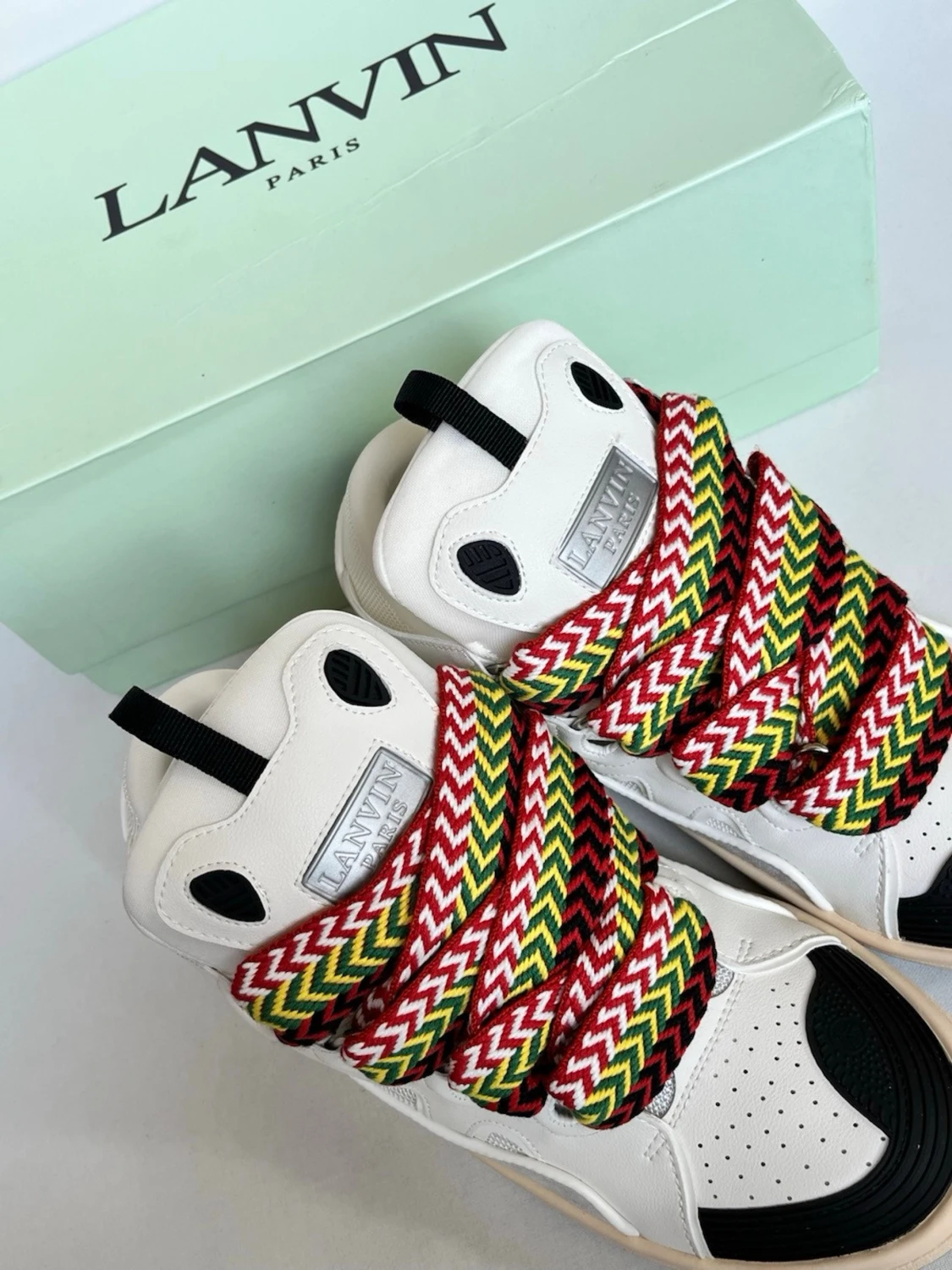 Lanvin vita sneakers med färgglada snören - 3