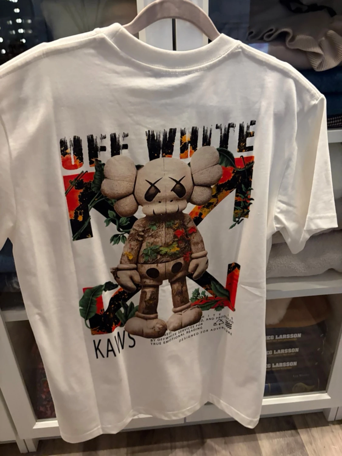 Vit Off-White x KAWS t-shirt - 1