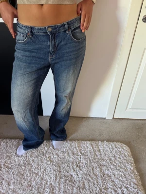Jeans - Lågmidjade jeans från stradivarius org pris 299
