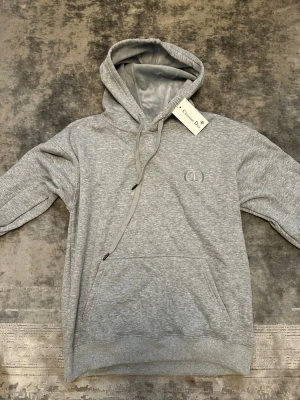 Grå hoodie - Grå hoodie med silk inne