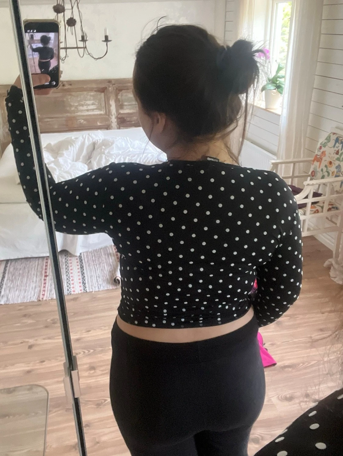 Svart prickig långärmad topp - 1