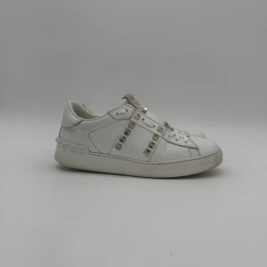 Valentino rockstuds  - Snygga valentino rockstuds med mycket bra skick i storlek 37,5