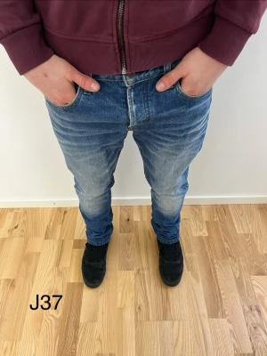 Blå jeans från Scotch & Soda - blå jeans från Scotch & Soda. Storlek W30 L32. Hör av er vid minsta fundering!