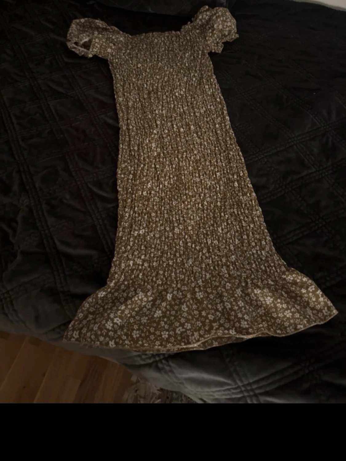 Brun blommig långklänning