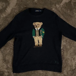 Ralph Lauren Björn tröja - Äkta Ralph Lauren tröja, fint skick ända är att lappen släppt i ena kanten😊