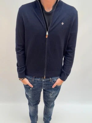 Morris half zip Mörkblå - Säljer denna schyssta Morris zip tröjan den är helt ny skriv om ni har fler frågor 