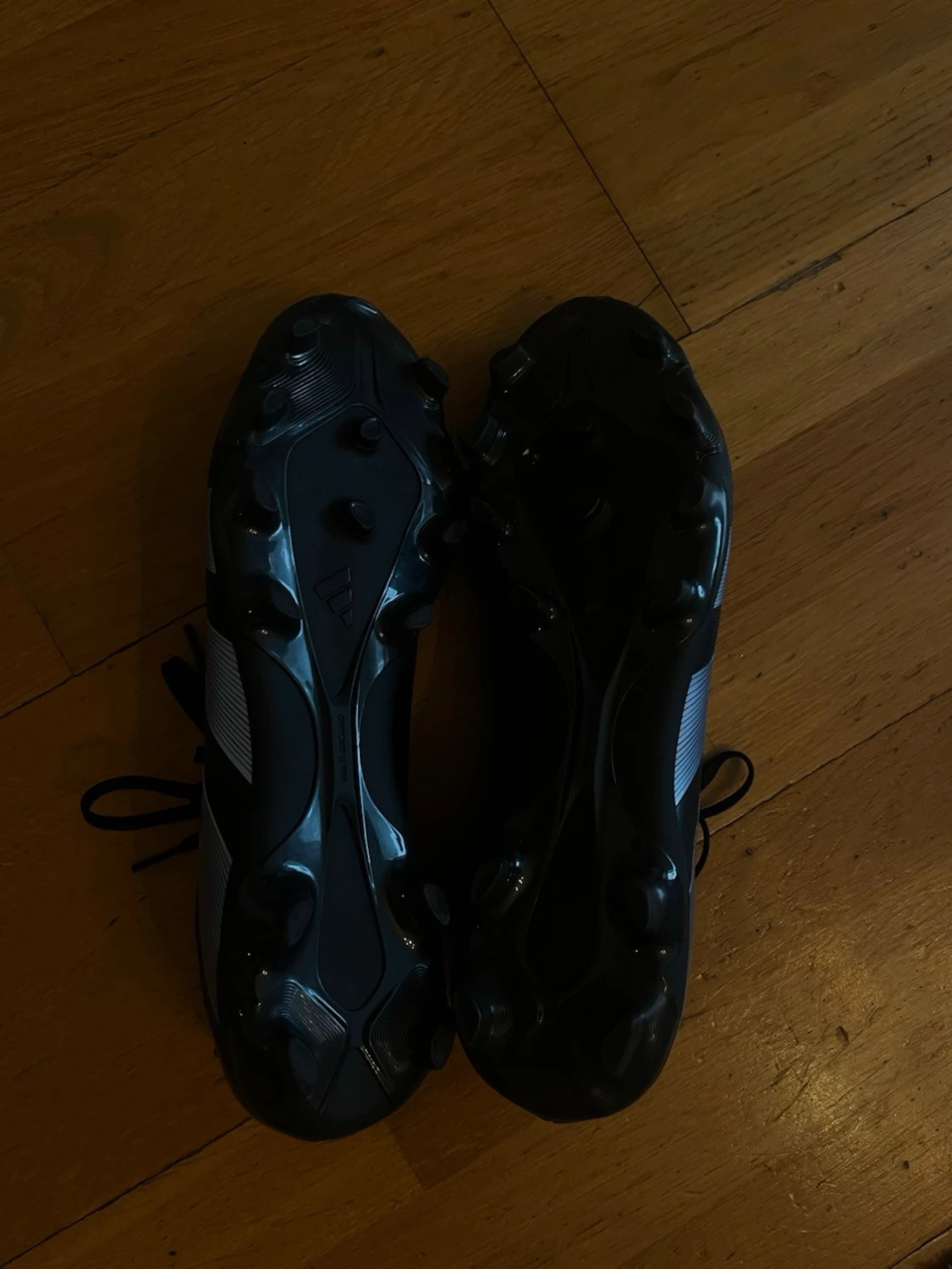 Svarta Adidas fotbollsskor - 2
