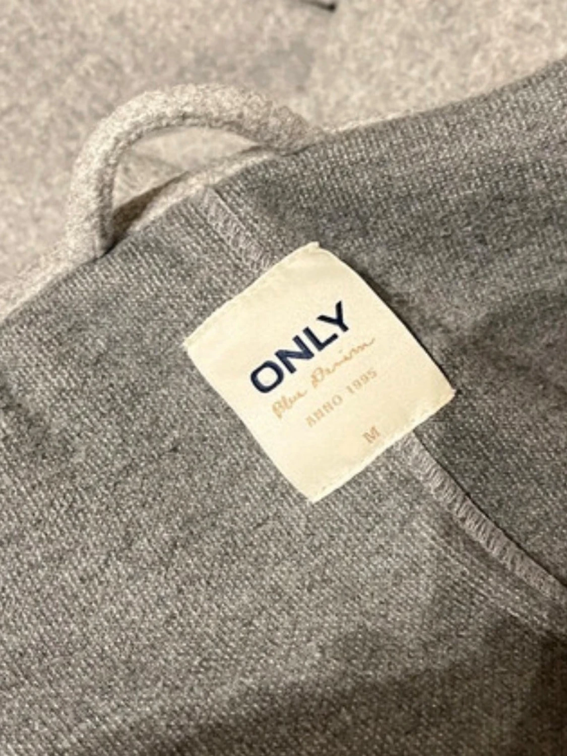 Grå kappa med bälte  - 3