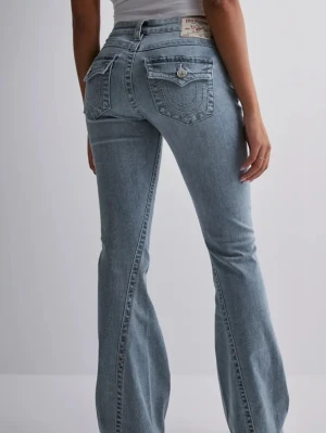 True religion jeans  - Snygga o trendiga ljusblå true religion jeans, använda några gånger, jättefint skick förutom slitet längst ner (skriv för bilder)☺️ 