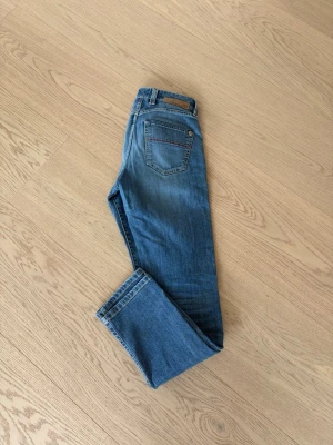 Tramarossa jeans  - Säljer ett par riktigt schyssta Tramarossa jeans i storlek 30. Jeansen är i fint skick!