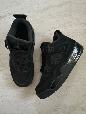 Jordan 4 Black Cat - Storlek 38,5, jättefint skick!