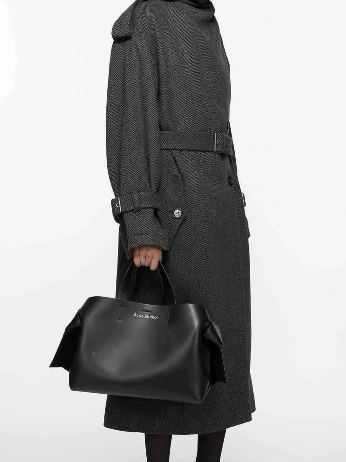 Svart handväska från Acne Studios - 1