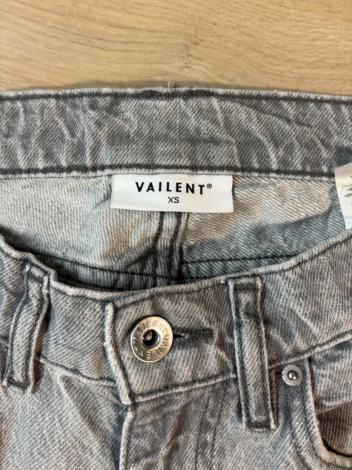Grå raka jeans från Vailent - 3