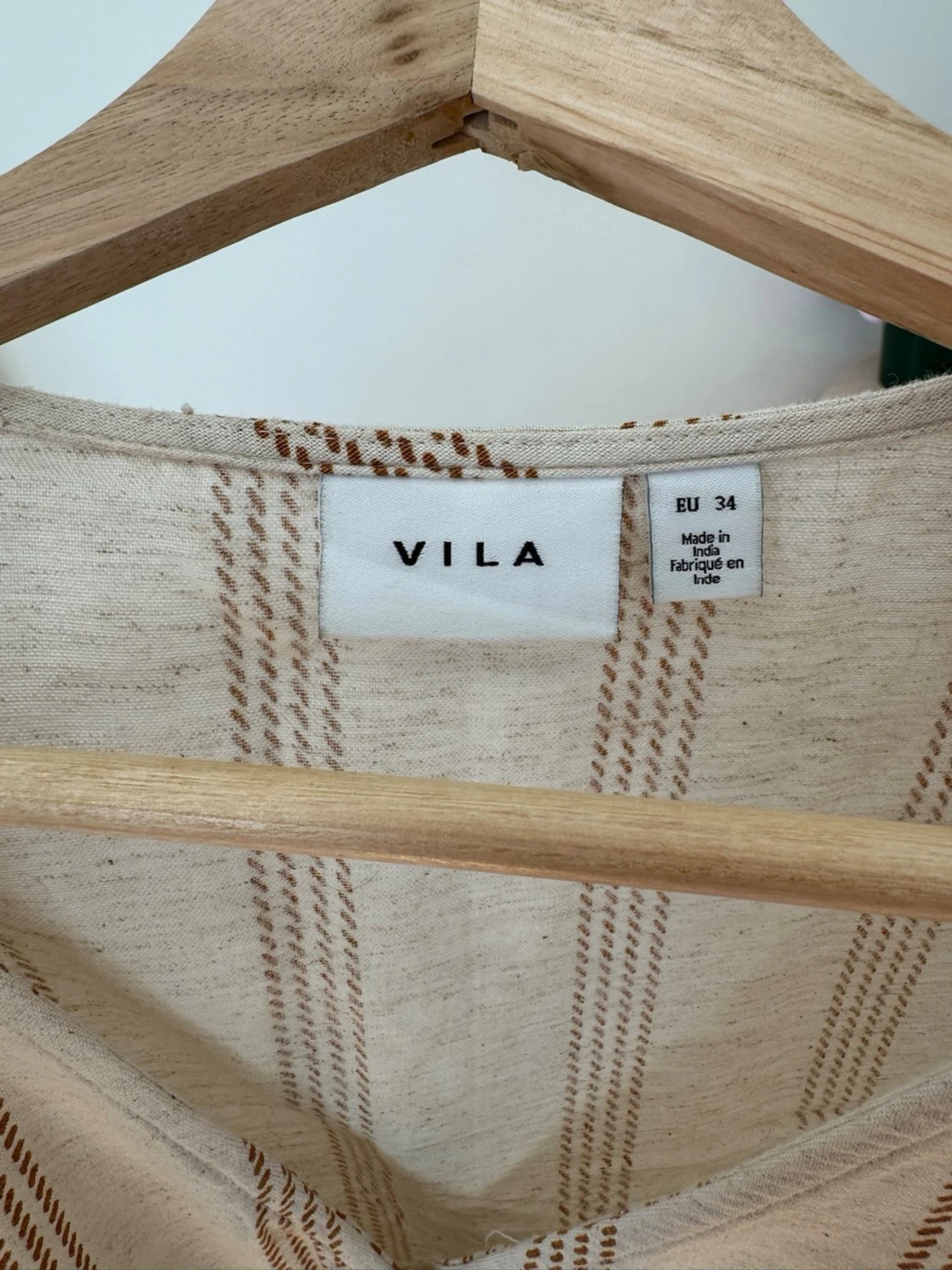 Beige långklänning med knappar - 2