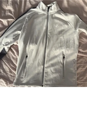 Tottenham Nike träningsjacka & matchtröja - Barcelona 90 kr, Tottenham 90 kr, Peak tröja 120kr
