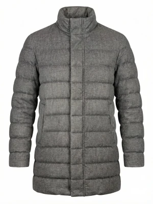 Grå pufferjacka från Herno - Snygg grå pufferjacka från Herno med hög krage och quiltad design. Jackan har dold dragkedja och raka linjer för en clean look. Perfekt för kyliga dagar och enkel att matcha med olika outfits.