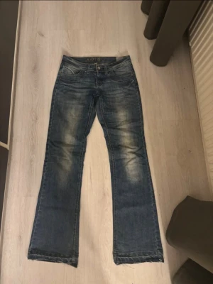 Jeans  - Sjukt snygga, storlek S!!🥰 mått kan fås vid intresse 
