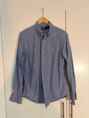 Ralph Laurent Skjorta  - Rutig Ralph Laurent skjorta i storlek L. Perfekt till sommaren. 