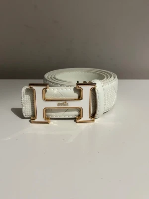 Herme’s bälte - Helt ny, fraktas inom lång tid