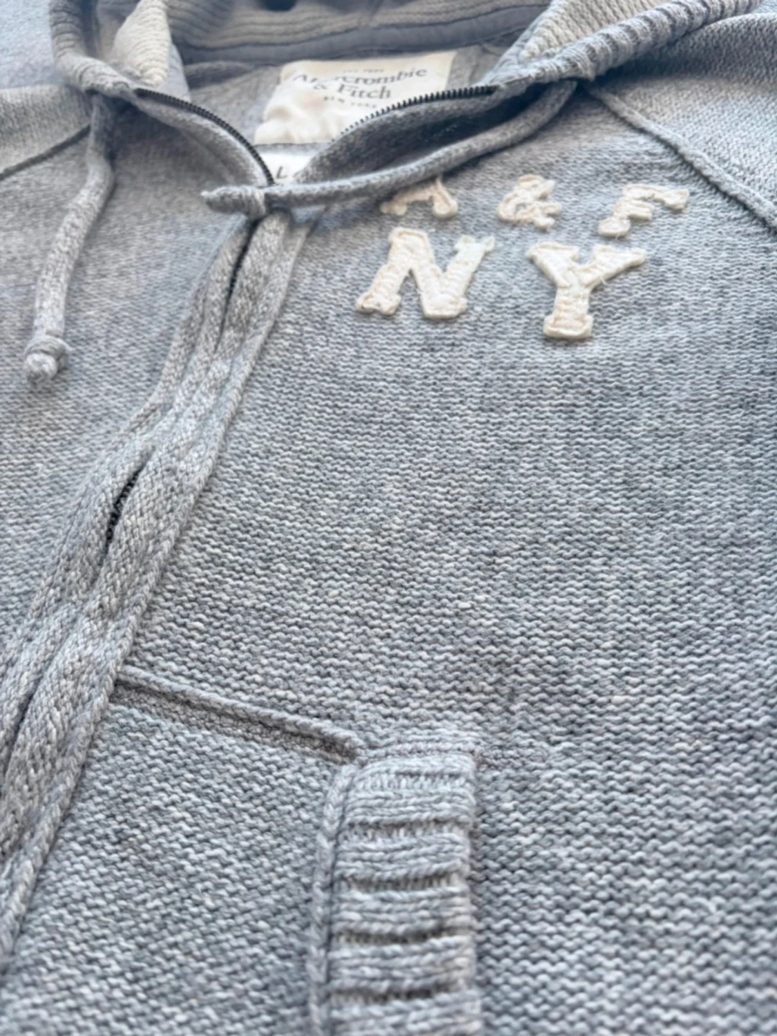 Grå hoodie från Abercrombie & Fitch - 1