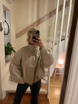 Jacka - Såå snygg och cool vårjacka från Gina Tricot. Enbart använd två gånger!